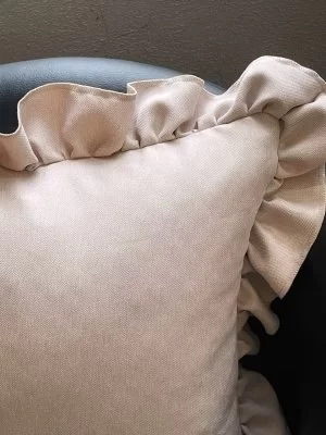 Декоративная подушка  с рюшами_2